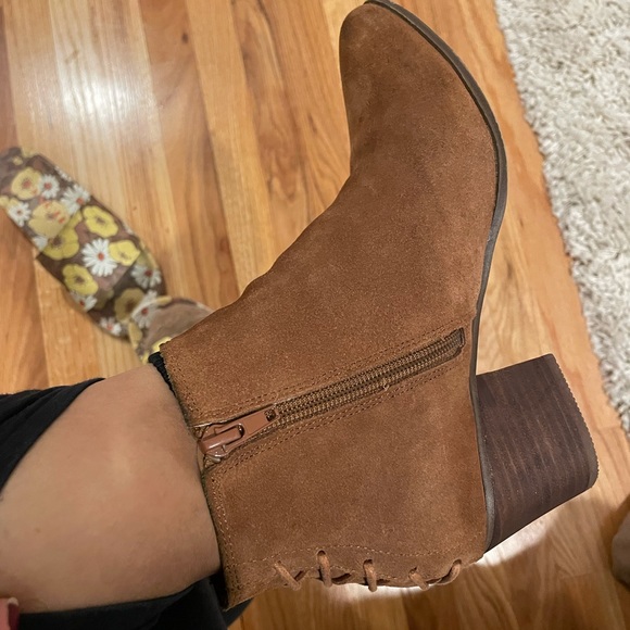 Aldo- Block heel ankle booties - Picture 2 of 16